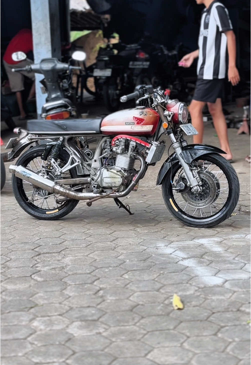 Kapan login yamaho ? 🤩🤩 #yamaho #cb100 #cbindonesia #cblemosin #fypage 