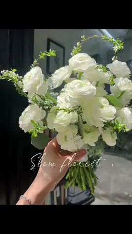 Hoa mao lương vào mùa đẹp điên đảo!#slowflorist #hoacuoisaigon #hoacuoi #hoa_cầm_tay_cô_dâu #váy_cưới 
