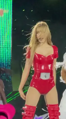 @LISA 🏎️🏎️ @LLOUD @blackpinkofficial #blackpinkdeadlineworldtour #lisa 