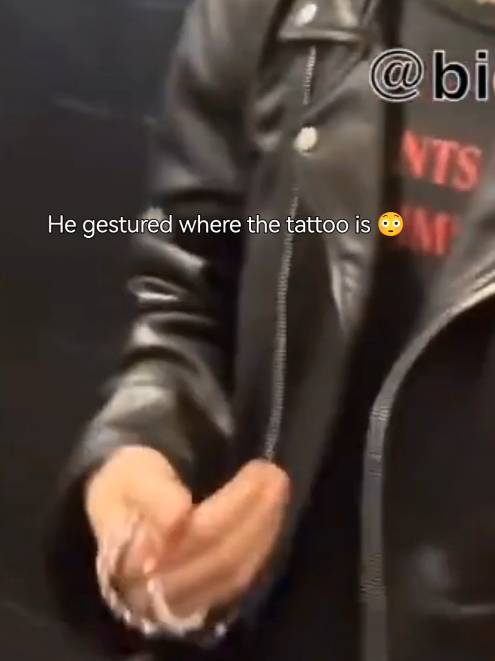 Shout out to HYBE! You guys don't need to cover his tattoos.. He confirmed it himself 👏🏻😆 #enhypen #enhypen_niki #nishimurariki #fyp 