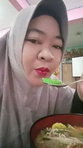 makan seblak MANJUL🤣