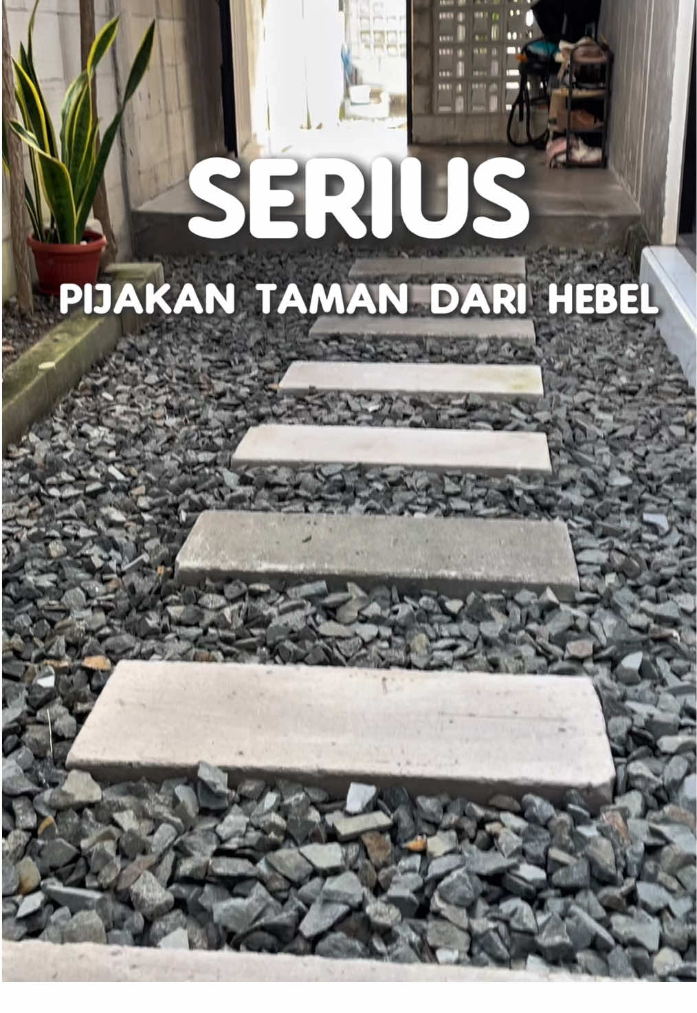 Bisa jadi referensi buat temen-temen yang mau buat pijakan taman rumah simpel dan pastinya gak terlalu banyak keluarin biaya ☺️🤍  #tamansamping #tamansampingrumah #inspirasitaman #inspirasitamanminimalis #rumahindustrial