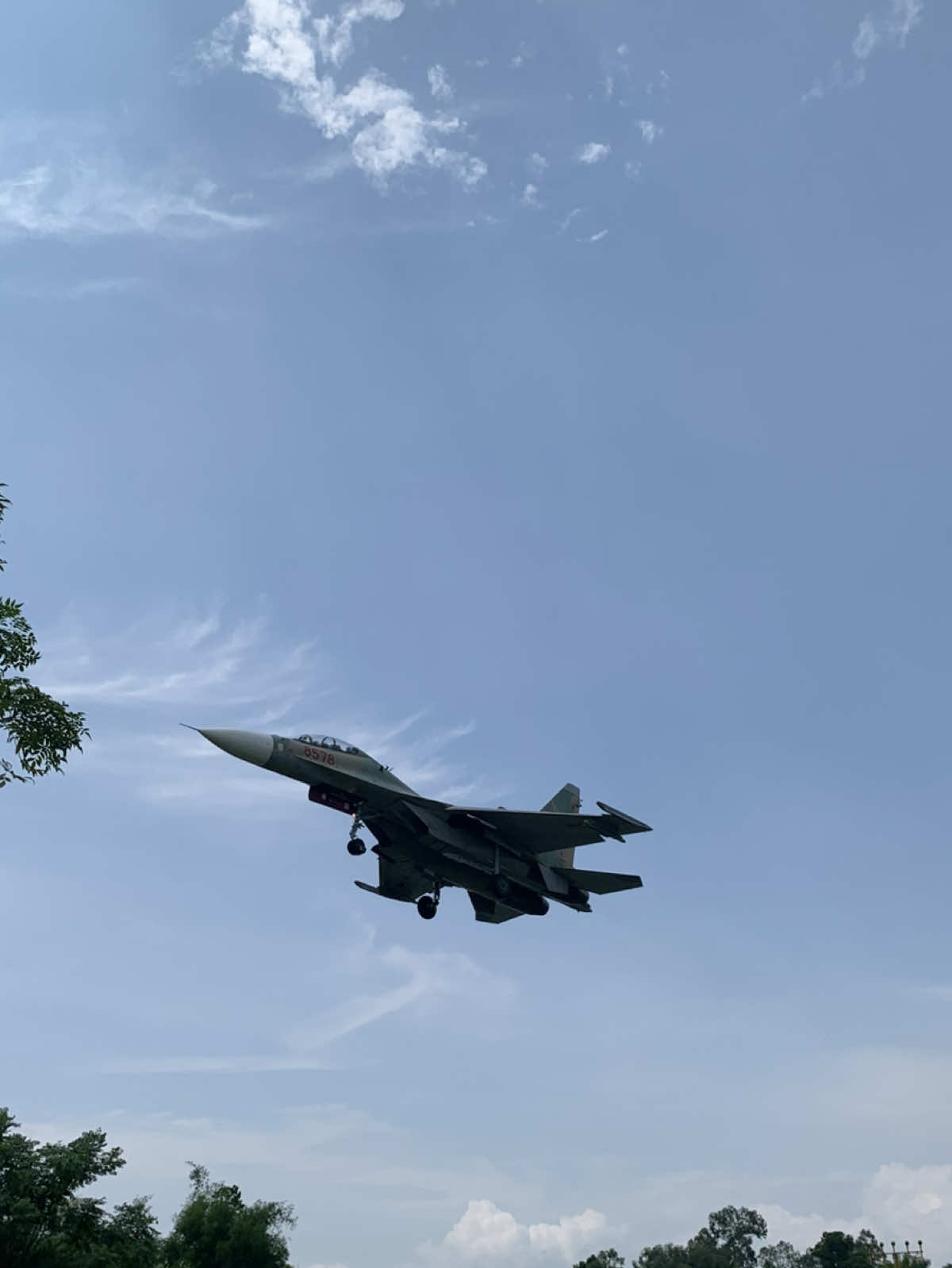 Su30 , Yak 130 , L39 NG trở về sân bay hạ cánh sau khi thực hiện bay diễn tập chuẩn bị cho A80 #xuhuong #xhuongtiktok #bacgiang #su30 #a80 