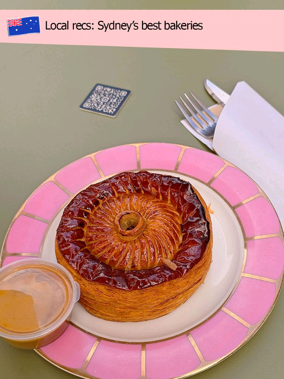 2 of Sydney's best bakeries 🥐 AP Bakery, multiple locations Famous for: macadamia and honey croissant, rhubarb and pistachio flan Recommended: salt and vinegar hash brown, three milks bomboloni 🥧 Lode, multiple locations Famous for: lamination of pastries, pithivier Recommended: raspberry tart #sydney #australia #travel #sydneyfoodie #pies 