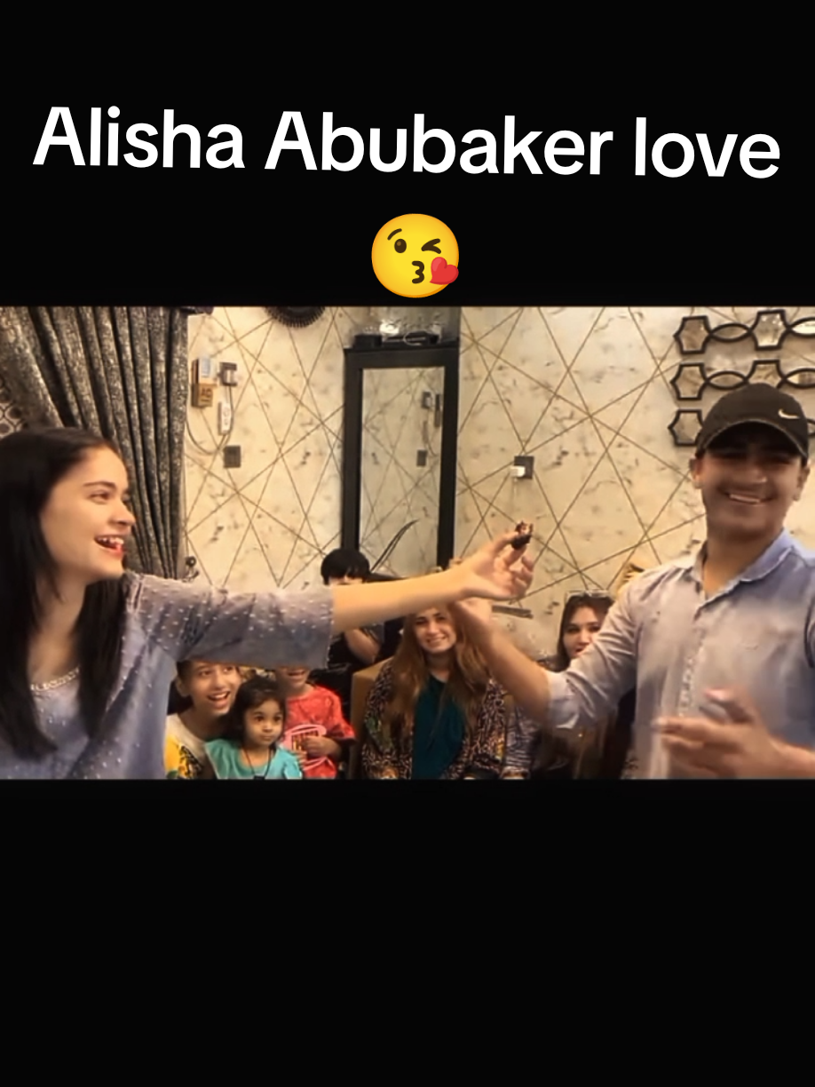 Alisha Abubaker cute love moment ❤️🫂#Love #cute #vrialvideo #foryoupage #foryou 
