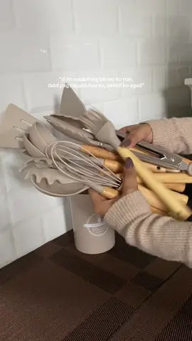 Kagusto gusto naman pala talaga tong Non-Stick Silicone Cooking Utensils ✨ get yours now!!!! #cookingutensils #kitchenutensils #nonstickutensils #nonstickcookingutensils #fyppoppppppppppppppppppppppp 