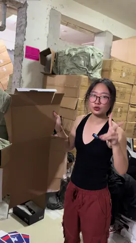 Can make the shoebox flat!#stock #letsgoremi #REMI #yiwu #yiwuminigoods #yiwumarket #import #export #business #businesstips #supplychain #trading #fypシ #internationaltrade #warehouse #madeinchina #shipping #viral #wholesale #shoes 
