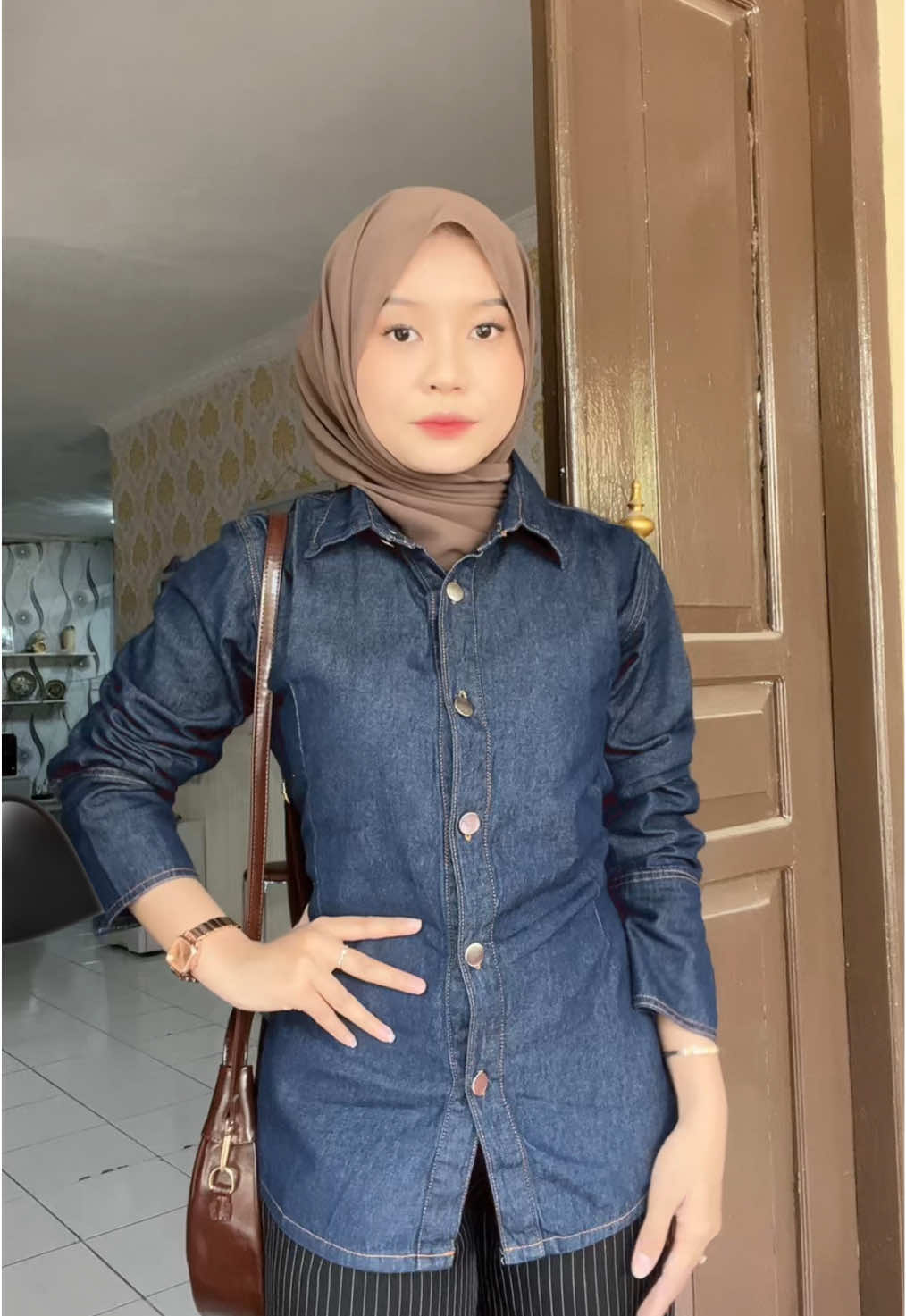@Missie.id 🖤 #fitcheck #kemejawispie #kemejajeans 