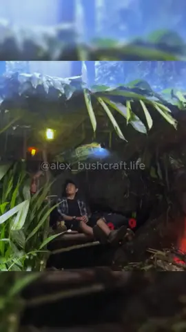 Build a warm shelter with large rocks during a rainstorm #bushcraft #build #camp #camping #survival #shelter #wildlife #Outdoors #outdoor #viral #fyp