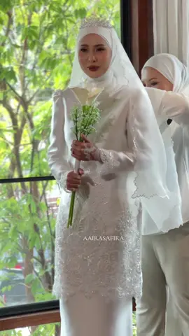 siti Khadijah halim in arzell shantung off white #bajukahwin #sitikhadijahhalim #bajuconvo #bajutunang #bajuakadnikah 