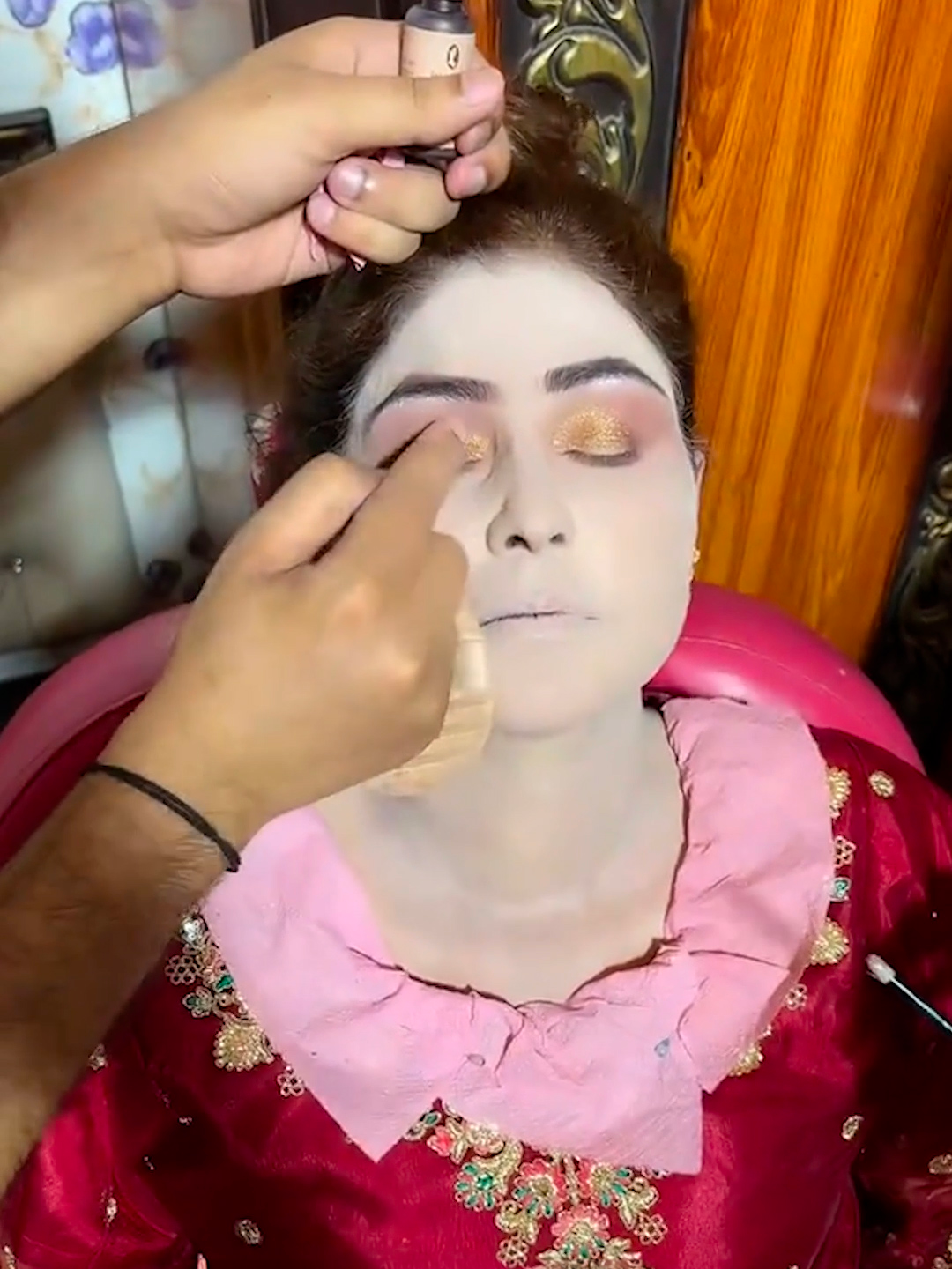 Elle se maquille pour son mariage et devient encore plus belle ! 😍 #maquillage #makeup #makeuptransformation #astucesbeauté #maquillagedujour #maquillagetiktok #mariage