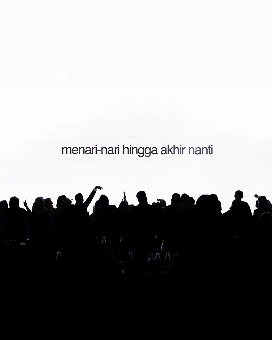 Terima kasih Jakarta! Minggu lalu kembali bisa menari-nari bersama  GigiKita Jakarta. Menjadi euforia yang tak tergantikan disaat bisa memperkenalkan lagi karya terbaru kami. Jangan lupa GigiKita untuk pastikan sudah save “Menari-nari” di digital streaming platforms favorit kalian. #ForeverInTheAir #GIGI #GIGIBand #Menarinari 