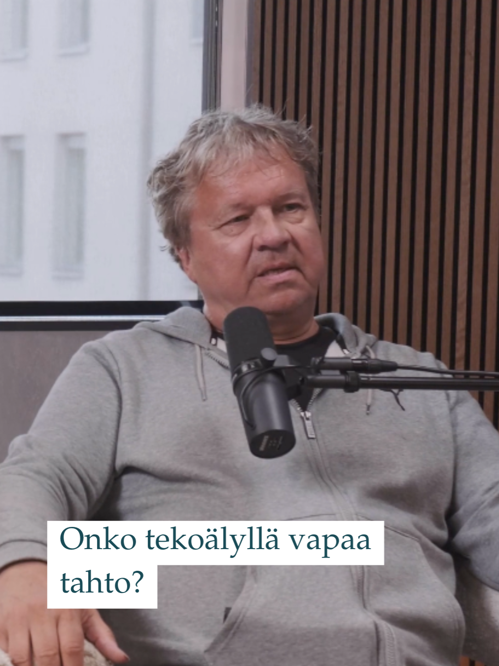 Onko tekoälyllä vapaa tahto – mutta ihmisellä ei? Asiastudion jaksossa psykologi ja kirjailija Pekka Sauri analysoi filosofi ja kirjailija Yuval Noah Hararin sekä filosofi Frank Martelan näkemyksiä tekoälyn vapaasta tahdosta. Hararin mukaan ihmisellä ei ole vapaata tahtoa, mutta tekoälyllä saattaa olla, ja taas Martela näkee, että tekoäly täyttää vapaan tahdon kriteerit jo nyt. Mutta jos tekoälyllä on vapaa tahto, kuka kantaa vastuun sen päätöksistä: itse tekoäly vai sen kehittäjä? #tekoäly #asiastudio
