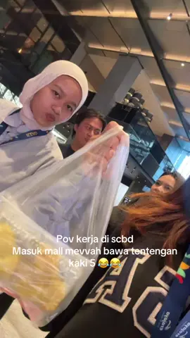 Meskipun kerja di scbd, jajan tetep kaki 5  #budakcorporate #scbd #corporatelife 