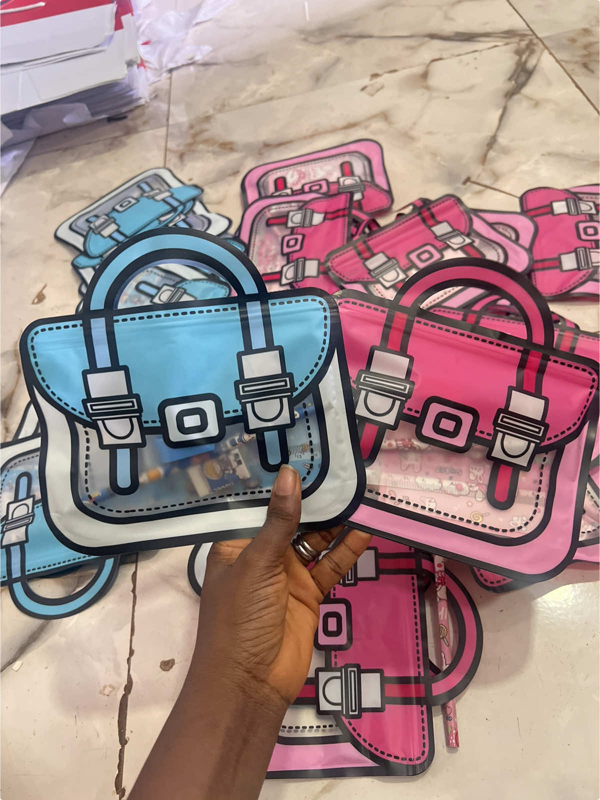 Beautiful stationary set for kid’s party pack it comes in 3 colors too Price: 9,500/dozen  To order send a DM or message on WhatsApp via the number on the video  #nolpartypackarena #partypackforkids #abeokutavendors #partypackinabk #partypackinabuja #partypackfillers #partypackfillers #stationaryset #partypackinlagos 