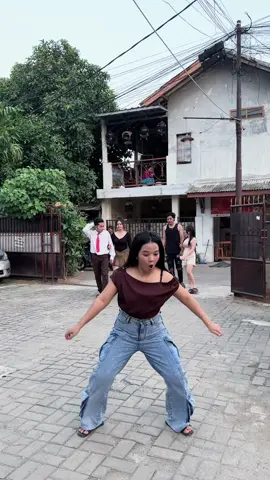 malah pelukan 