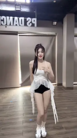 “ Vợ ta áo rách ta thương, Vợ người áo gấm xông hương mặc người 🍃.” #trending #xuhuongtiktok #tiktoklive #fyp #cháy 