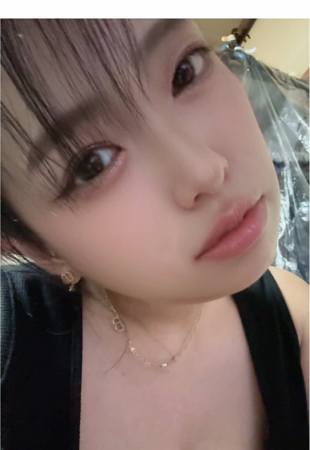 甘えん坊さを出すことにコンセプトを当てたものです✨ とは言っても、甘え方がわからない、甘えたいのに甘えられない苦悩に重きを置いた葛藤の方が強い作品です。 この頃甘えん坊なので、その心境を映像化してみました😊 大きくて暖かくて優しい漢気溢れる人に抱きついて眠りたい 風邪はマッハで治しております🌱早くよくなーれ！