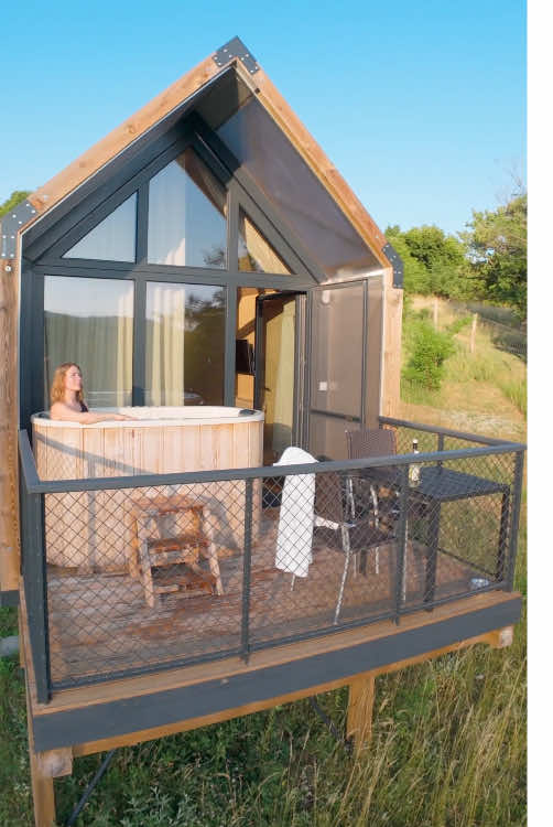#StagLandCabins – Csak Ti és a Mecsek 🌿⠀ Privát wellness. Panoráma. Teljes nyugalom – csak Nektek. 💚⠀ #csaktiketten #privatwellness #mecsek #kabinszállás