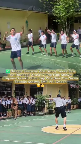 #AprinoSubekti Siswa SMP. N.4 Ambon #Viral Dance Tabola Bale,,,Kembali Hibur,,,Para Guru Dan Siswa Di Sekolah asalnya Setelah Kembali,,,Saat Diundang Tim Pagi-pagi Ambyar 👍🔥 #aprinosubekti #dancetabolabale #danceviral2025 