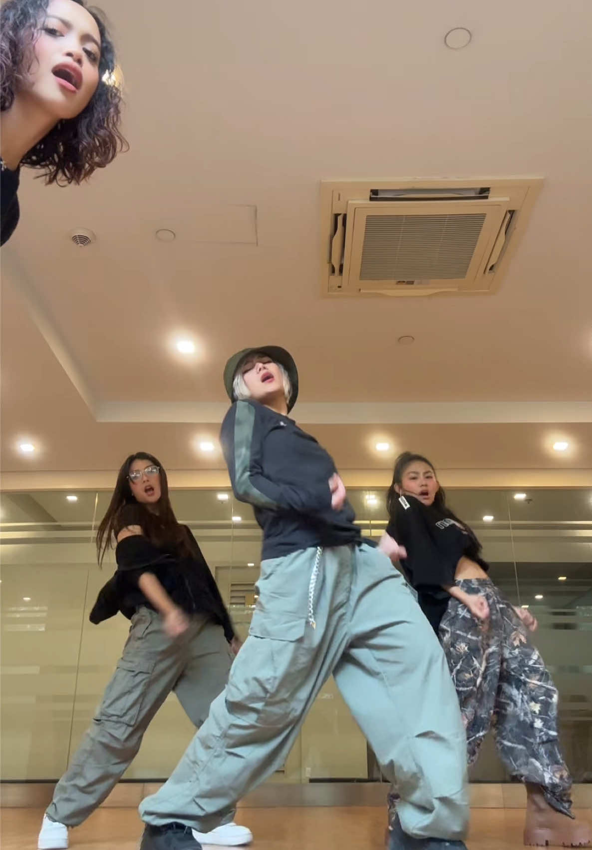 UMAALIGID! 🔥🔥🔥 @SB19 Official @Sarah Geronimo #umaaligiddancechallenge 