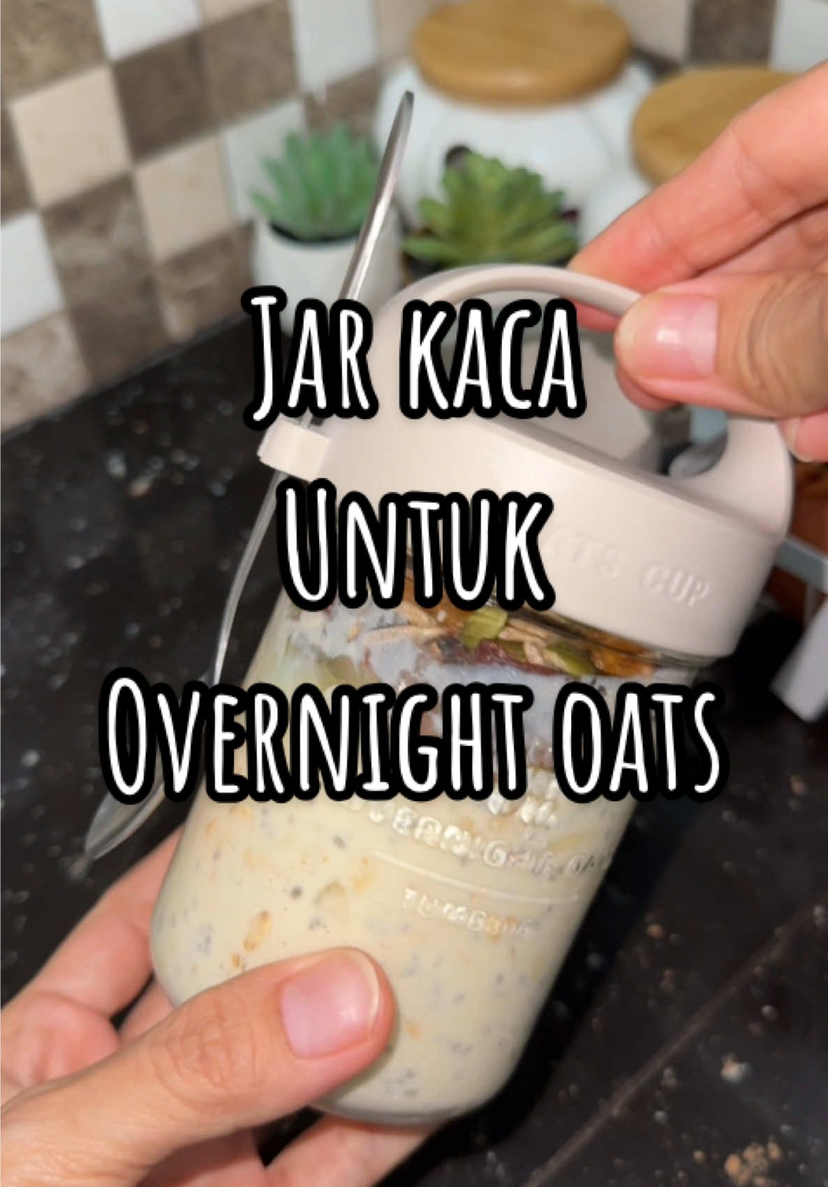 Jar kaca untuk buat overnight oats ada tutup dan pegangannya dapet sendok juga✨ #jarkacaaestethic #jarkacaovernightoat #wadahkaca #jarkacamurah #jarkacaserbaguna 
