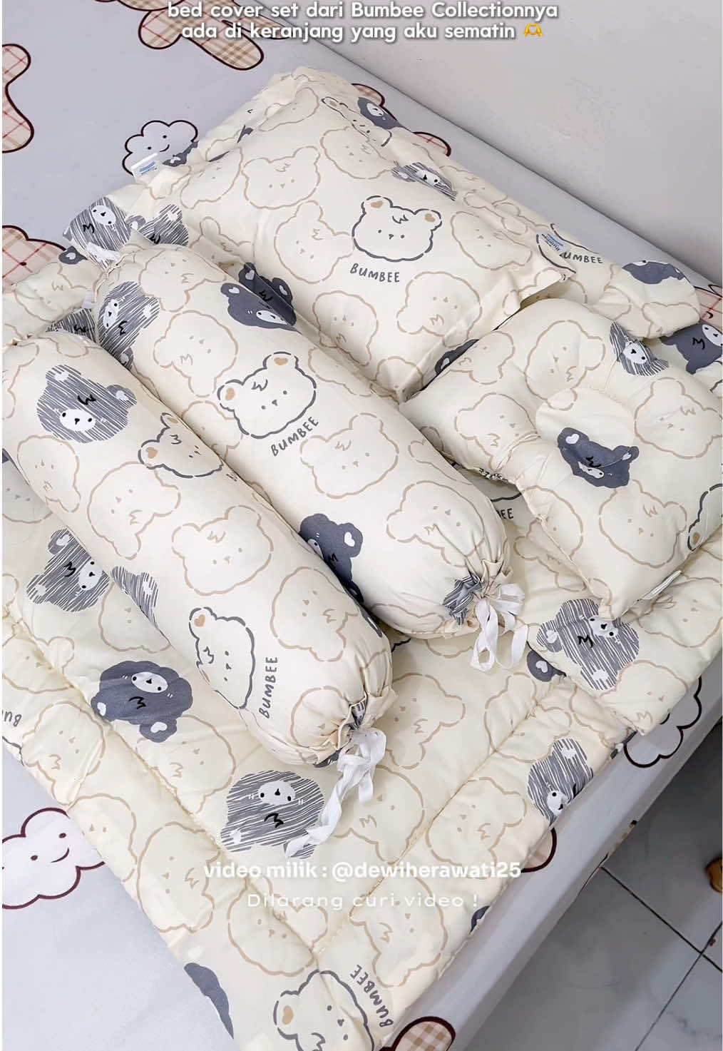 Bumil yang sedang cari barang bayi yang pasti bakal kepakai mending beli set bed cover bayi dari @Bumbee Collection ini, ukurannya besar, kualitasnya bagus dan pasti bisa dipakai lama sampai anak usia 3 tahunan  #bedcoverset #bedcoverbayi #bedcoverbaby #bedcoverbumbee #bumbeecollection 