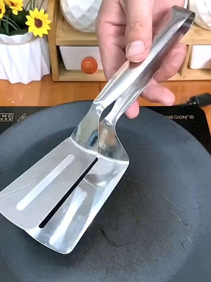 不锈钢煎铲夹子煎鱼煎牛排铲子 送挂钩多功能#厨房好物 #煎鱼铲 #不锈钢小铲子 #铲子 #实用好物#我要上推薦