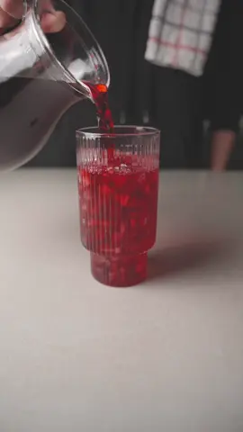 معقول؟🔥🔥🔥 Hibiscus drink | شراب الكركديه 🌺, also known as karkadeh, is a popular herbal beverage made from dried hibiscus flowers. It has a deep red color and a tart, cranberry-like flavor. #tiktokcookbook #toomacooks #كركديه  كركديه بماء الورد – Karkadeh with Rose Water 1 cup dried hibiscus flowers (كوب كركديه مجفف) ½ cup sugar (½ كوب سكر) 3 cups boiling water (3 أكواب ماء مغلي) 2 tbsp rose water (2 ملعقتان كبيرتان من ماء الورد) 1 cup cold water (1 كوب ماء بارد) Ice for serving (ثلج للتقديم) طريقة التحضير | Instructions: أضف الكركديه والسكر إلى الماء المغلي وحرّك جيدًا. Add the hibiscus flowers and sugar to the boiling water. Stir well. اتركه في الثلاجة لمدة ساعتين على الأقل. Let it steep in the fridge for at least 2 hours. صفِّ المشروب لإزالة زهور الكركديه، ثم أضف ماء الورد وكوب الماء البارد. Strain out the hibiscus flowers, then add the rose water and cold water. قدّمه مع الثلج واستمتع! Serve over ice and enjoy! ⚠ تنبيه | Note: الكركديه قد يكون له بعض التأثيرات الجانبية، خاصة لمن يعانون من انخفاض ضغط الدم أو بعض الحالات الصحية. يُفضَّل قراءة المزيد عن آثاره قبل تناوله. Hibiscus may have potential side effects for some people, especially those with low blood pressure or certain medical conditions. Read more about its effects before consuming.