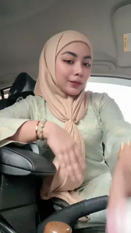 puteh melepakkk eh dengan saludent extra whiteningg 🏄🏻‍♀️  #saludent #saludentlotion #losyenpemutih #losyenviral #fyp 