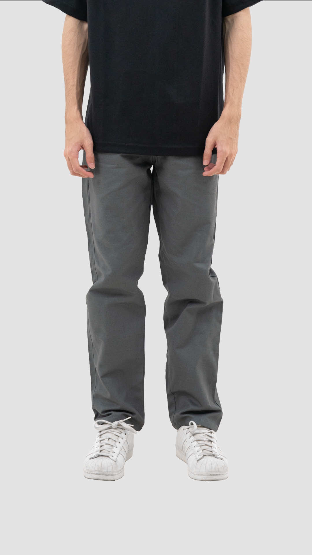 Siap tampil banyak gaya cuma pake satu jenis celana, chinos reguler bisa jadi opsi! Celana yang timeless dan nyaman dipake, pastinya jadi andalan buat banyak orang yaa! #chino #chinospanjang #celanachinos #outfit #outfitideas 