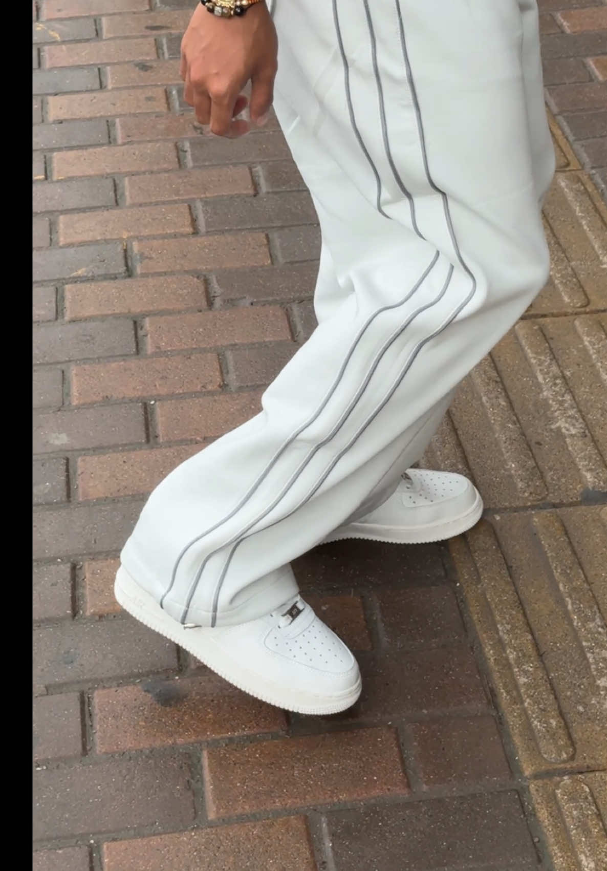 Triple stripped sweat-pants>>> ig:brotherzwears_official Sorakhutte chowk📍 #sweatpant #Summer #trending #clothing #quality #qualityproducts #menstyle #urbanwears #baggy #baggytrouser #reels #reelsinstagram #instagram 