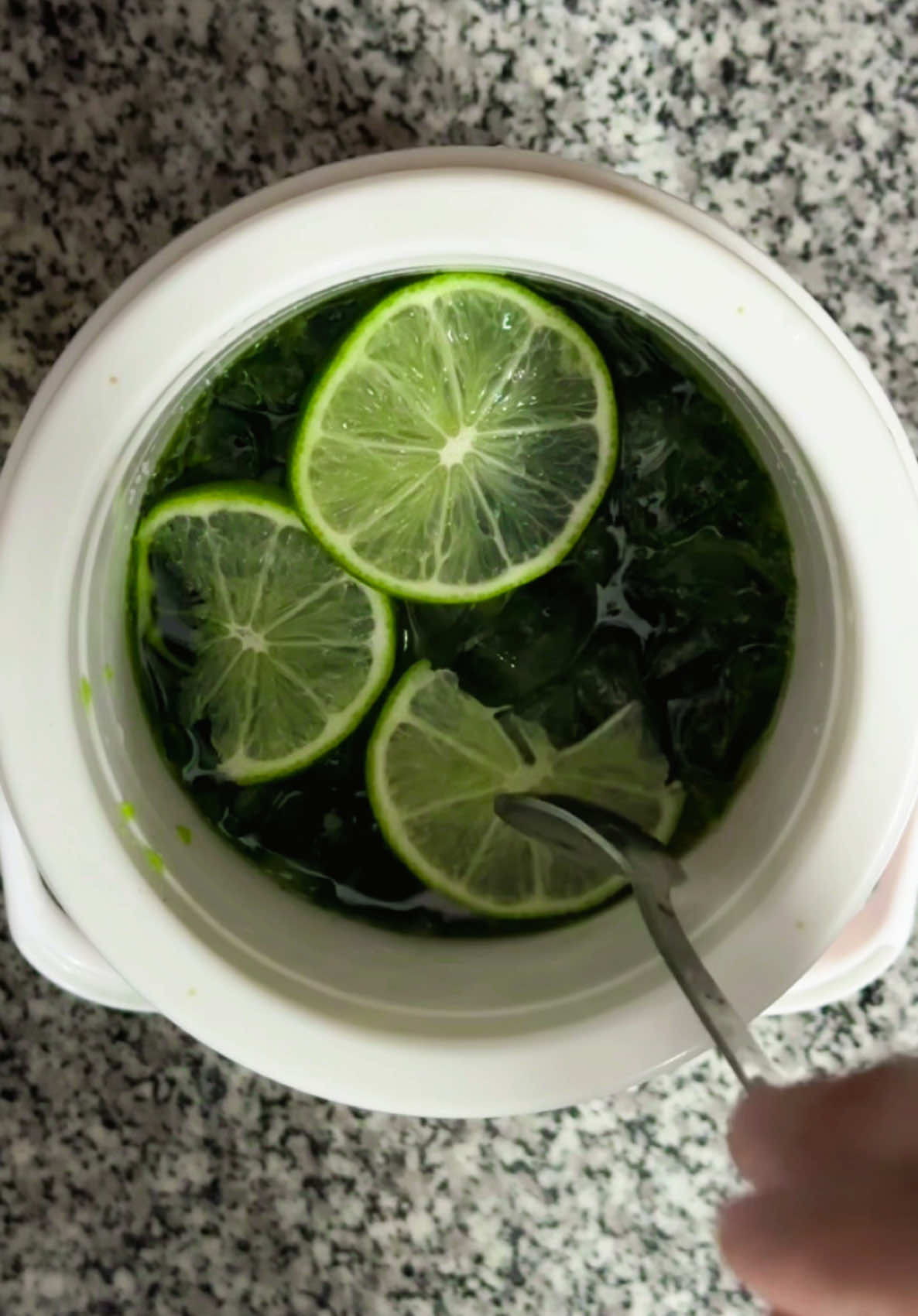 Có mấy anh chị còm mem kêu pha cafe quài nên nay em pha trà 🍵 #fyp #tea #thaigreentea
