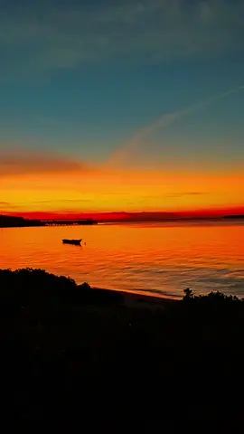 Berhenti kasihan.  #sunsetsorehari🌅 #sunsetbutonpride🔥🏖️ #fypviraltiktok🖤シ゚☆♡ 