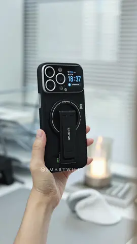A phone case with its own screen,you can do so much right from the case, even take photos without unlocking your phone. Super cool#Tech #smart #phonecase #carbonfiber #kevlar 