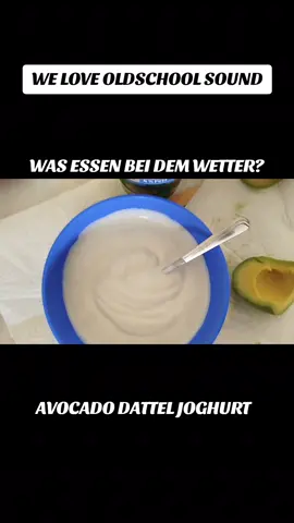 Was essen bei dem Wetter? 250g Joghurt  1/2 Avocado 2 Löffel Honig 1 Dattel 1 msp Safran  #rnb #oldschool #essen #food #foryou 