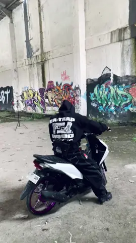 Outfit moshkiller tumpak’ane beat😞😞 #streetwear #kalceroutfit #masukberandafyp #4youpage 