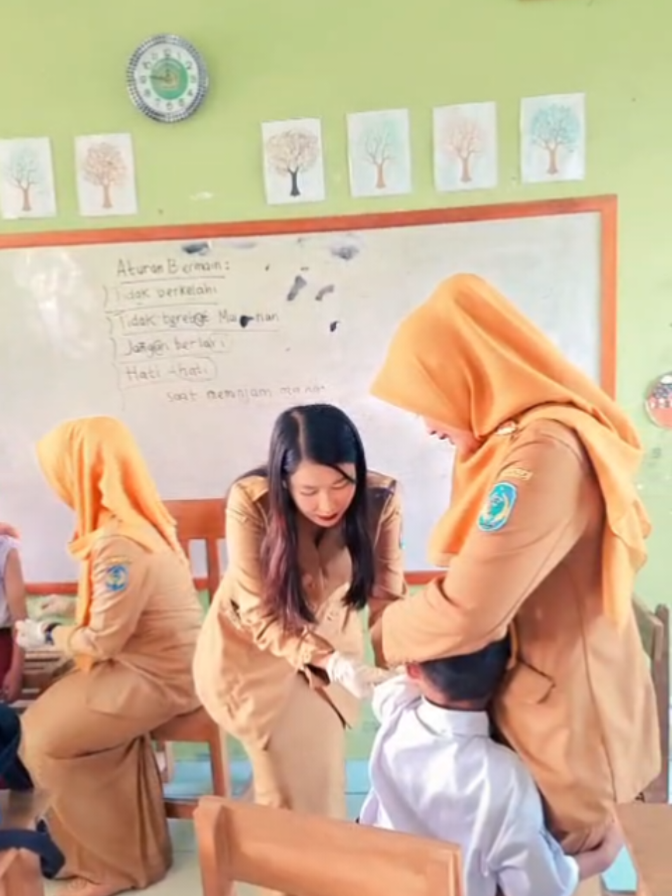 Giat BIAS *bulan imunisasi anak sekolah* di wilayah kerja puskesmas lengkong dengan sasaran sekolah dasar siswa siswi kelas 1 vaksin MR mencegah campak dan rubella, serta siswi kelas 5 vaksin HPV untuk mencegah Ca Serviks. yang berlangsung mulai dari tanggal 11-14 Agustus 2025. Salam sehat #imunisasi #bias #vaksinhpv #vaksinmr