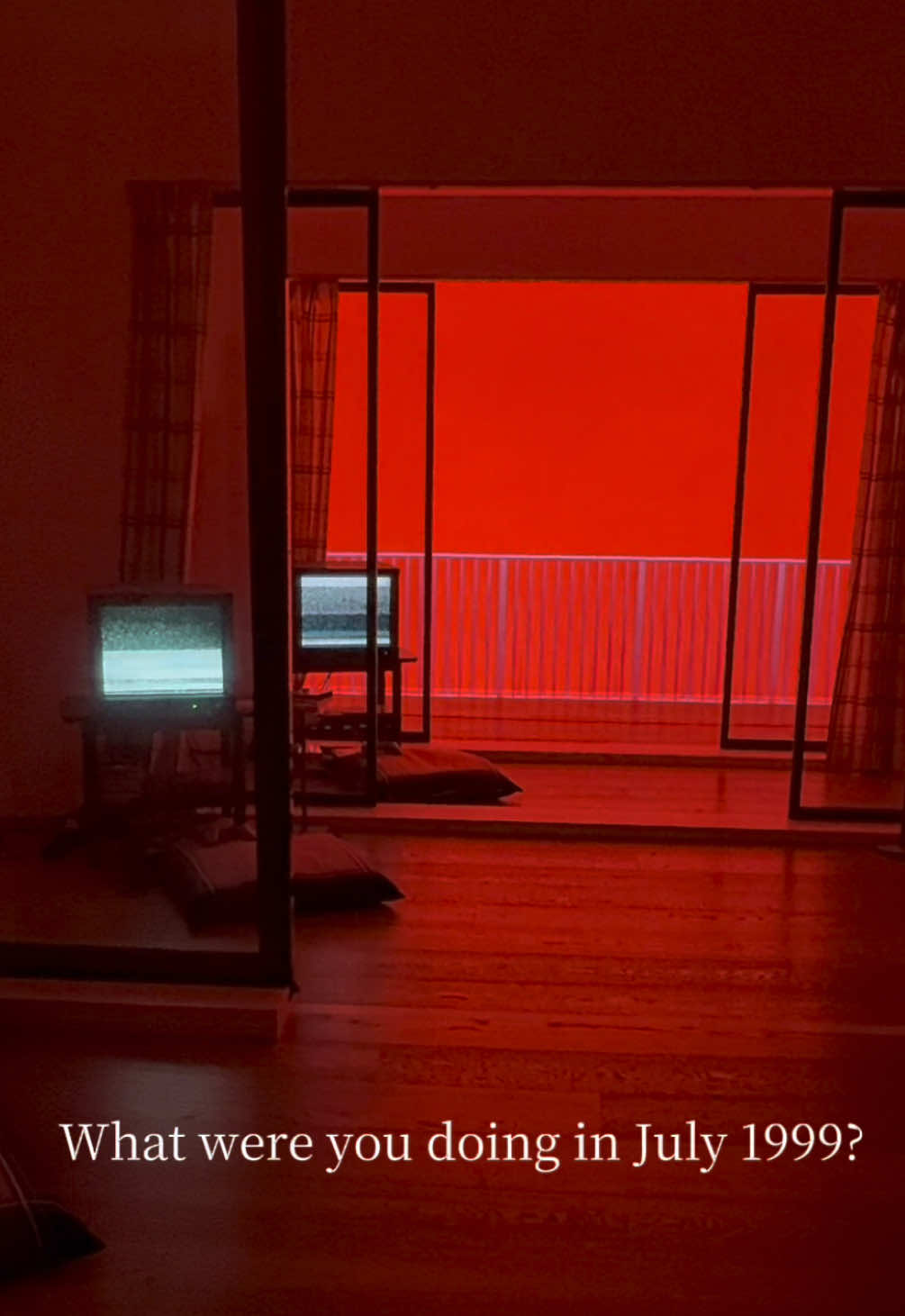 . If you're near Roppongi this summer, this is an immersive exhibition you definitely want to visit.  It's based on the world that Nostradamus predicted in July 1999, when he predicted the end of the world. If the world really did end... 🌍  The exhibition focuses on space, video, and sound, creating a horror experience!  Experience the 