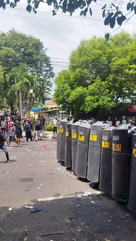 detik2 pendemo di hujani gas air mata#demo#pati#orasepele