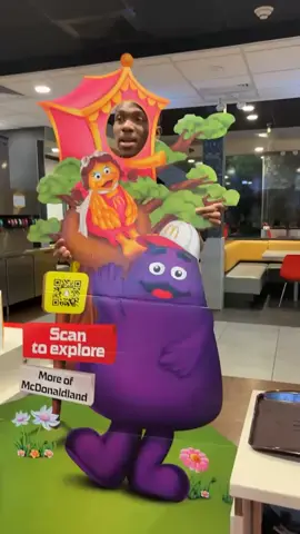 @Thu chikita😈😇 @Adonis #diablita😈😈😈😈 #mcdonalds 