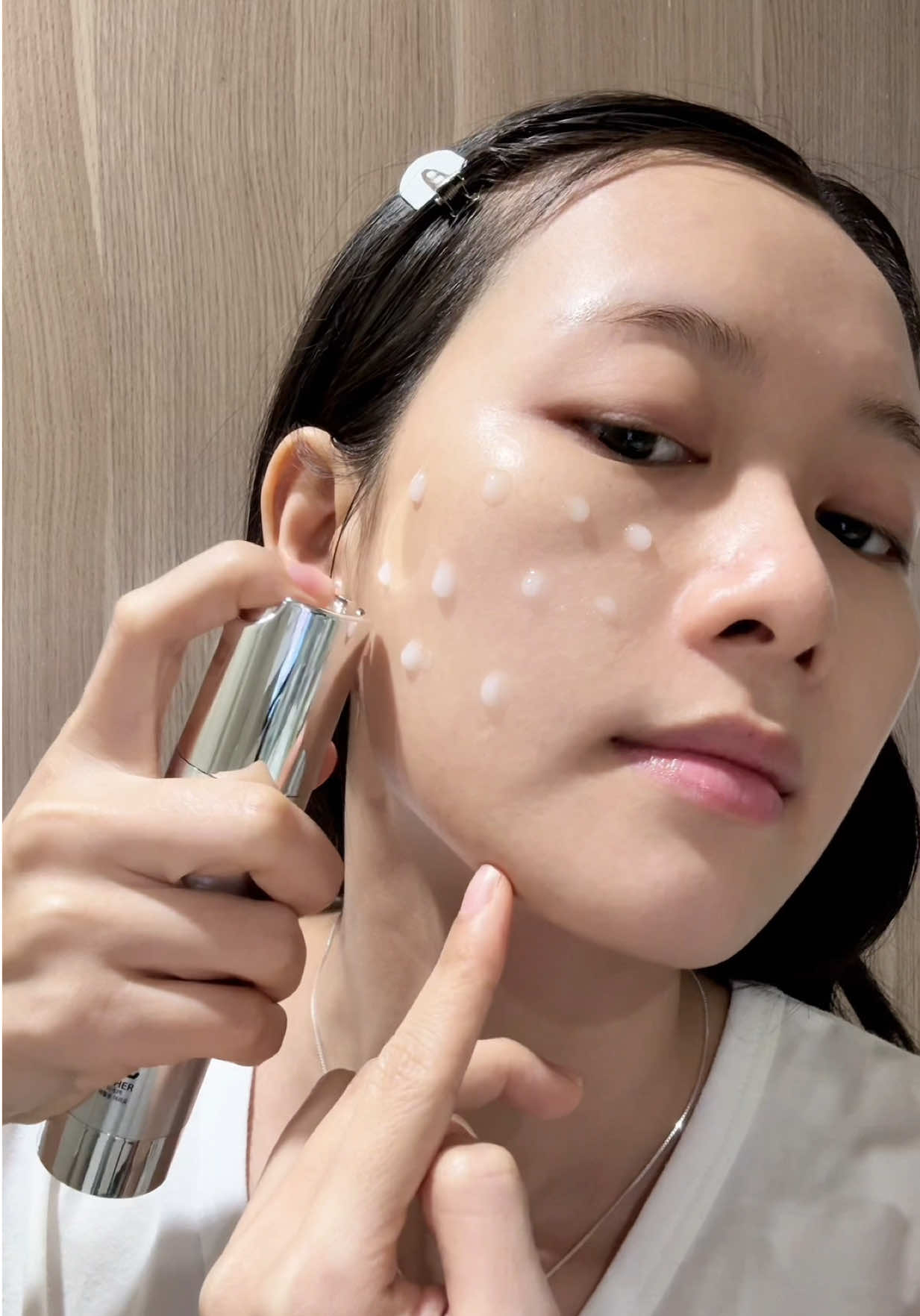 Ý là 2 em này ẻm ngon nha , mấy bà dùng mỹ phẩm nhẹ nhàng kiểu mờ nhạt trên da thì thử cho tui đi #minhhue #minhhuereview #xuhuongtiktok #vikimMaxclinic #MaxclinicVn 