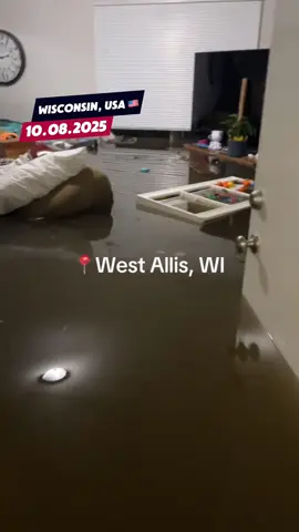 @C*lo stretto 📹 Alluvione nella città di Milwaukee, Wisconsin, USA. #USA #Wisconsin #Milwaukee #Alluvione #Maltempo #Disastro