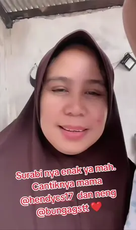 Cantiknya mama @hendycs17 ...  @mmhhenbu dan neng @bungagstt . Surabi nya bagi dong mah ❤️ @tukang.buburuh5 @abang.ali.786  #hendycs17 #hendy #bangali #hendysampaidimekah #hendysampaidimadinah #jalankakikemekkah🕋 