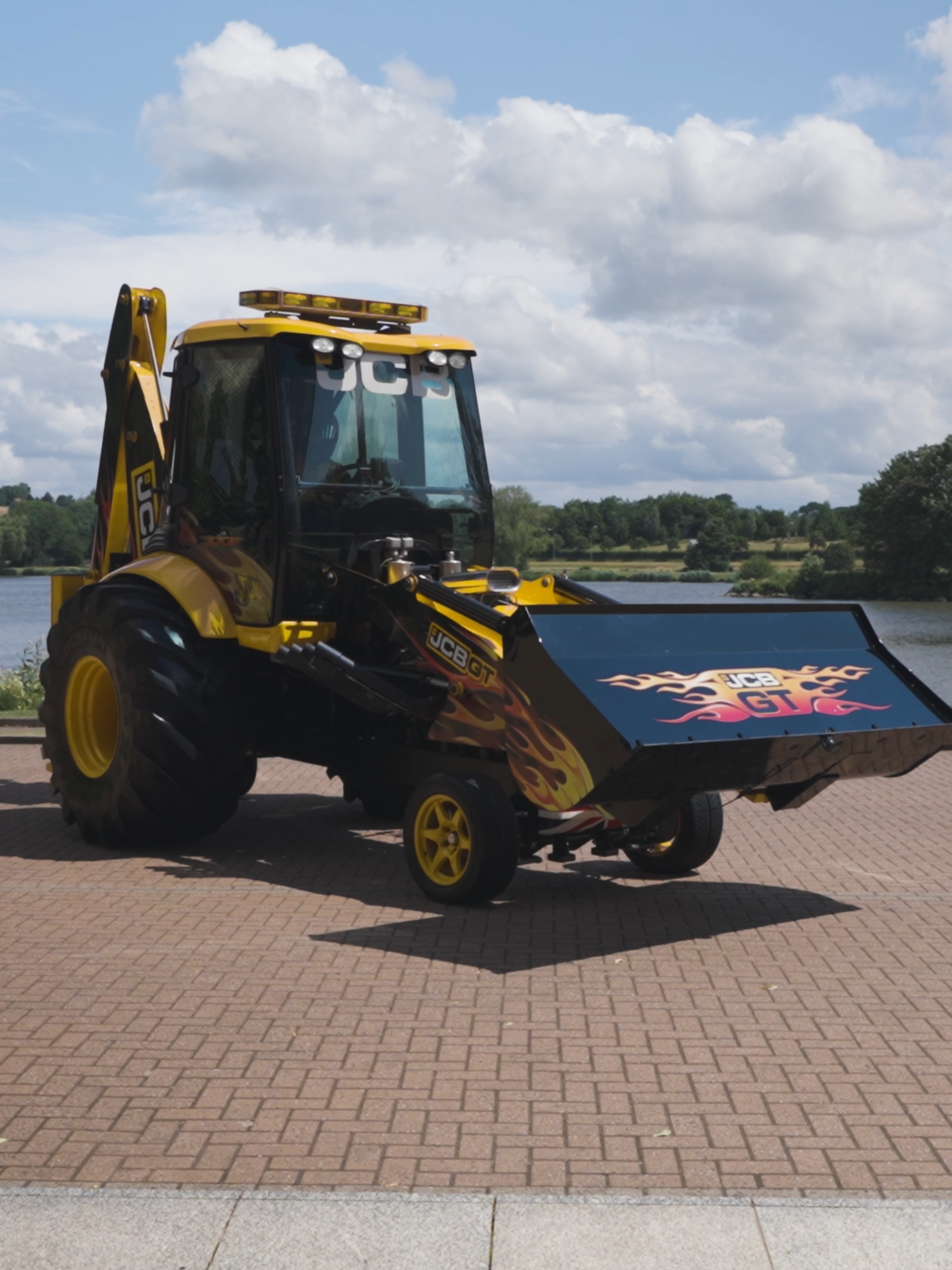 The symphony of speed. Hear the roar of the JCB GT with the Dig.