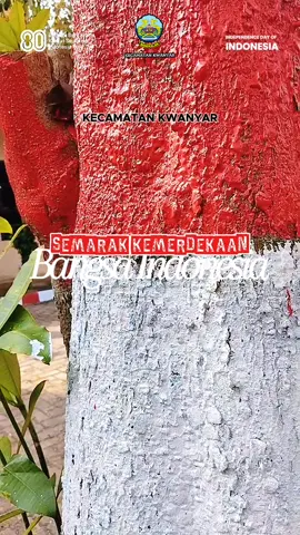 Semarak Kemerdekaan Mulai Terlihat! 🇮🇩✨ Staf Kecamatan Kwanyar Bergotong-royong mempersiapkan lomba Agustusan, memasang tiang bendera, dan menghias lingkungan halaman kantor Pengecatan dan pemasangan tiang bendera untuk latihan Paskibra dan persiapan Upacara untuk menyambut Hari Kemerdekaan Bangsa Indonesia 17 Agustus Semangat Nasionalisme dan wujud Cinta Tanah Air Indonesia, persatuan dan gotong-royong terus tertanam, Bendera terus berkibar demi menyukseskan upacara dan meriahkan peringatan perjuangan para pahlawan. Merdeka!  Kwanyar Bersatu Kwanyar Oke Bangkalan Lestari Indonesia Raya Indonesia Jaya.❤ 🇮🇩 #PersiapanlombaAgustusan #SemarakKemerdekaan #80 #KecamatanKwanyar #KabupatenBangkalan