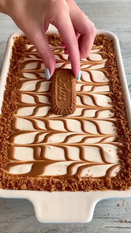 4-ingredient Biscoff Lasagne 😍 All you need is: 200g biscoff spread 400ml cold double cream 50g icing sugar 25 biscoff biscuits (you may need more or less depending on your dish size) For the topping: 50g biscoff spread, melted 2 crushed biscoff biscuits 1 whole biscoff biscuit  Dish size: 11x7” Method: 1. Whip the cream, icing sugar & 50g of Biscoff spread to soft peaks 2. Melt 150g of Biscoff spread in microwave until runny 3. Layer 12 biscoff biscuits in the dish, then drizzle over half the melted biscoff spread,  4. Dollop on the biscoff whipped cream, then repeat these steps. 5. Decorate with melted Biscoff spread, sprinkles crushed biscuits around the edge and place one whole biscuit in the middle 6. Refrigerate overnight Enjoy!📸: @fitwaffle #food #foodtiktok #dessert #EasyRecipe #chocolate #tiramisu #fitwaffle #fitwafflekitchen #kinderbueno #EasyRecipes #nobake  #fyp #foyoupage #baking #easyrecipes #nobake #lotusbiscoff