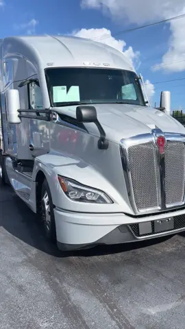 ⚙️🚛 SLEEK & POWERFUL! 🚛⚙️ 2024 Kenworth T680 in classy grey with only 130k miles! Equipped with a Paccar MX-13 and automatic transmission. 💰 Priced at $122,900 – Financing available for all credit types! 📍 Make it yours before it’s gone! ⚙️🚛 ¡ELEGANTE Y PODEROSO! 🚛⚙️ Kenworth T680 2024 en elegante gris con solo 130k millas. Equipado con Paccar MX-13 y transmisión automática. 💰 Precio: $122,900 – ¡Financiamiento disponible para todo tipo de crédito! 📍 ¡Hazlo tuyo antes de que se vaya! #truckforsale #trucking #trucktok #kenworth #truckdriver 