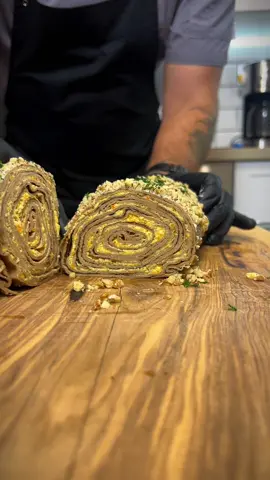 Печеночный рулет •Печень куриная 500гр •Яйцо куриное 3шт •Молоко 400мл •Соль по вкусу  •Перец по вкусу  •Масло раст 2ст л •Мука 4 ст л с горкой    Начинка: •Лук репчатый 2шт •Морковь 1шт •Сыр творожный 200гр •Чеснок 3 зубчика  •Орех грецкий 50гр •Укроп св #печеночныйрулет #рецепт 