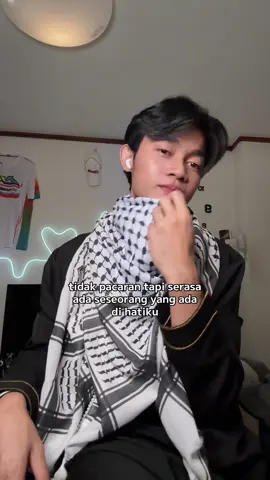 siapa dia🤭#fyp #fypage #katakata #arabicsong #tkijepang🇯🇵 